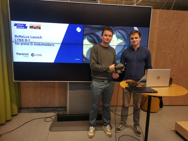 Signpost and Lynx bring 1000 Mixed Reality headsets to students in Belgium.